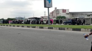 Traffic on Ozumba Mbadiwe Road in Victoria Island is blocked due to an ongoing demonstration.