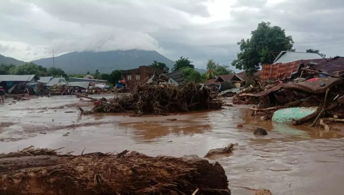 Destruction caused by cyclone in Indonesia (Credit: France24.com)