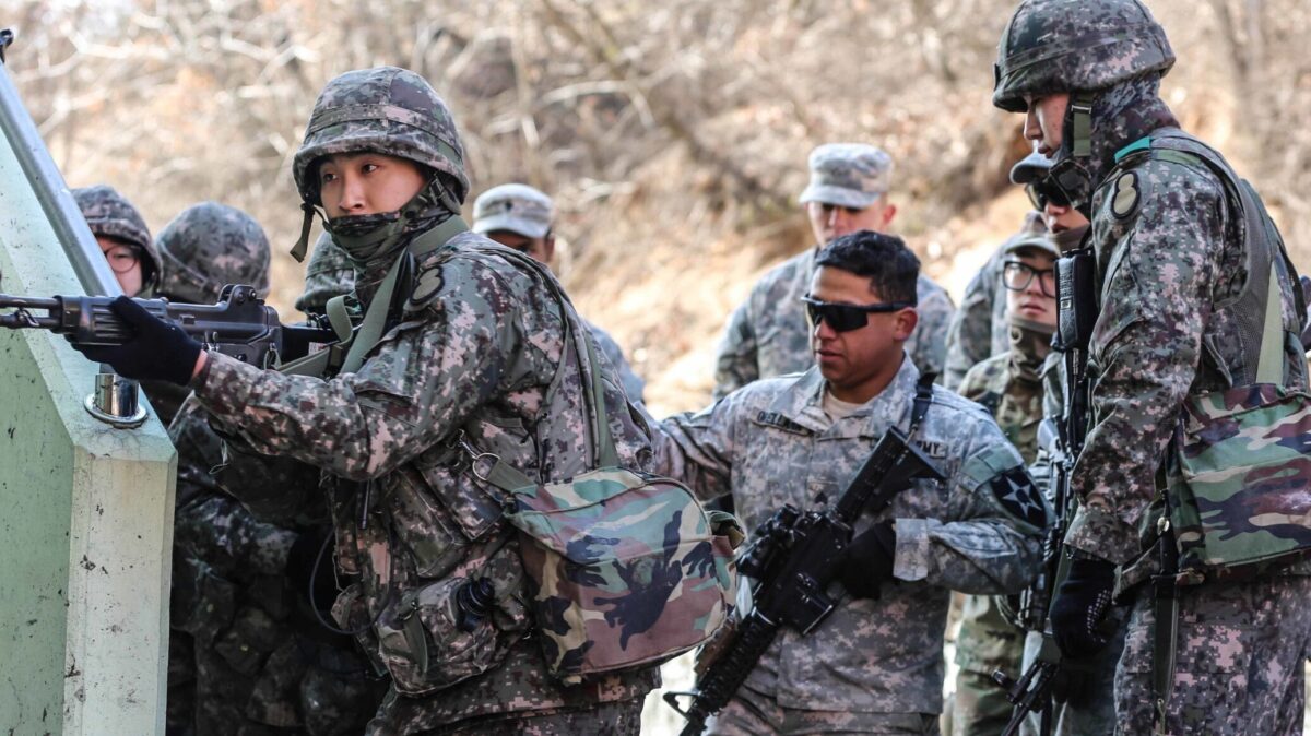 Armed South Korean troops