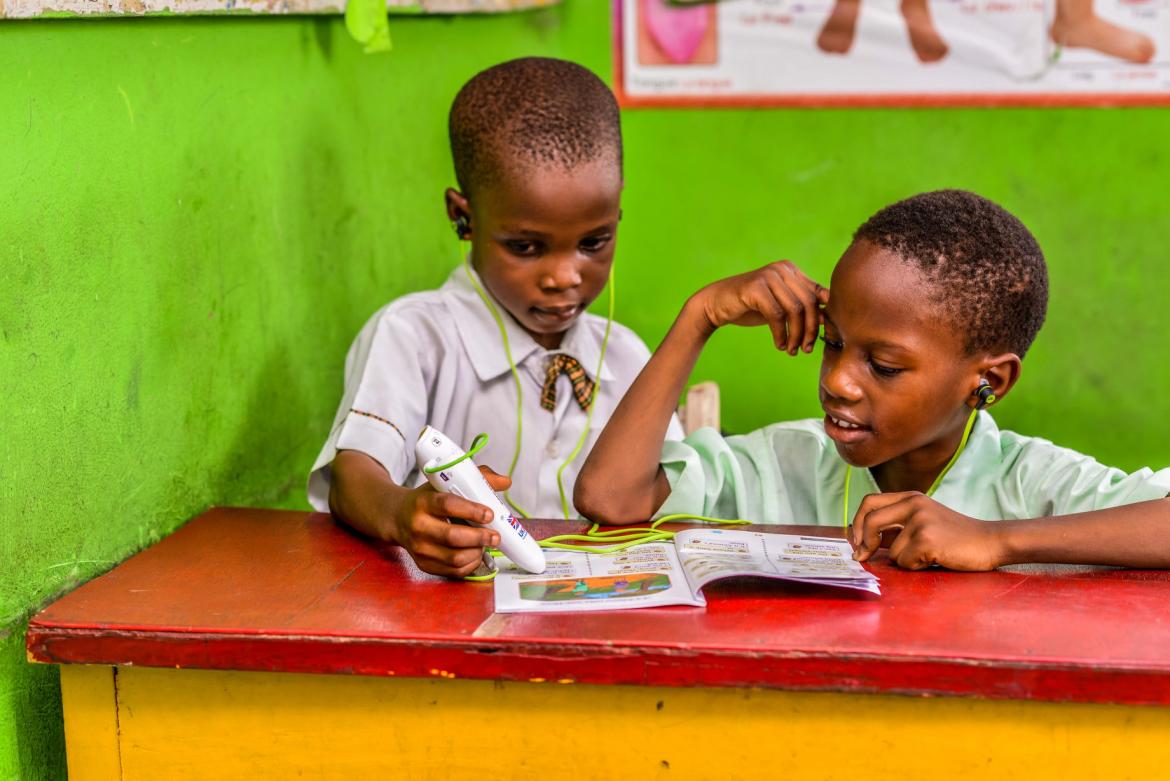 Kids reading