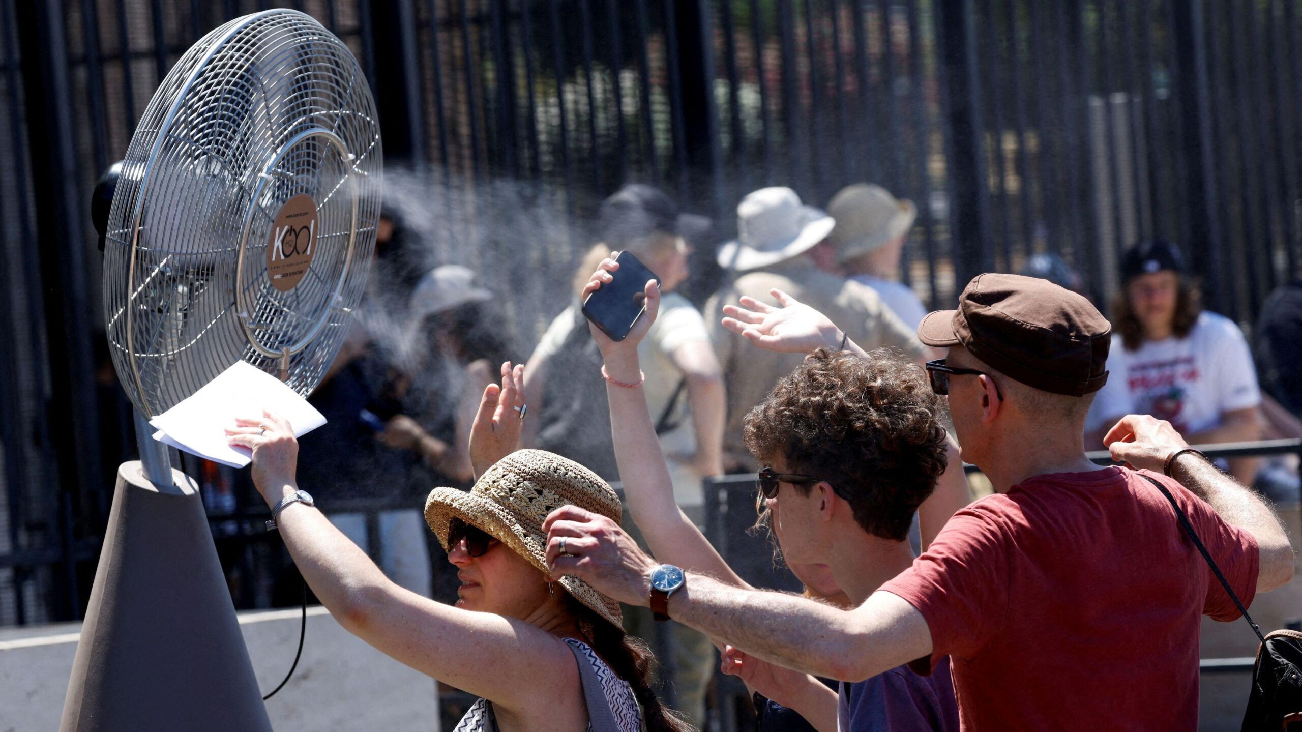 People battling heatwave in Europe