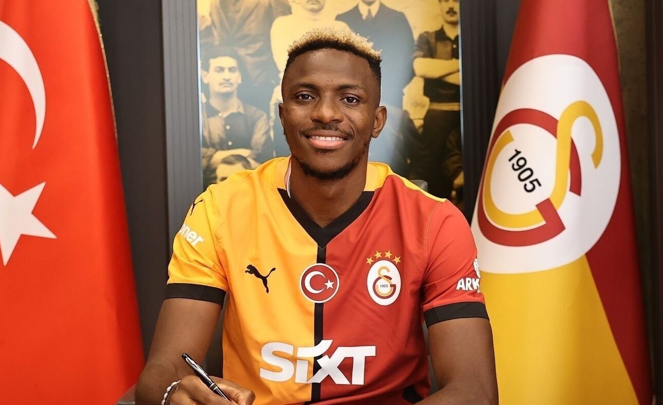 Osimhen in Galatasaray shirt