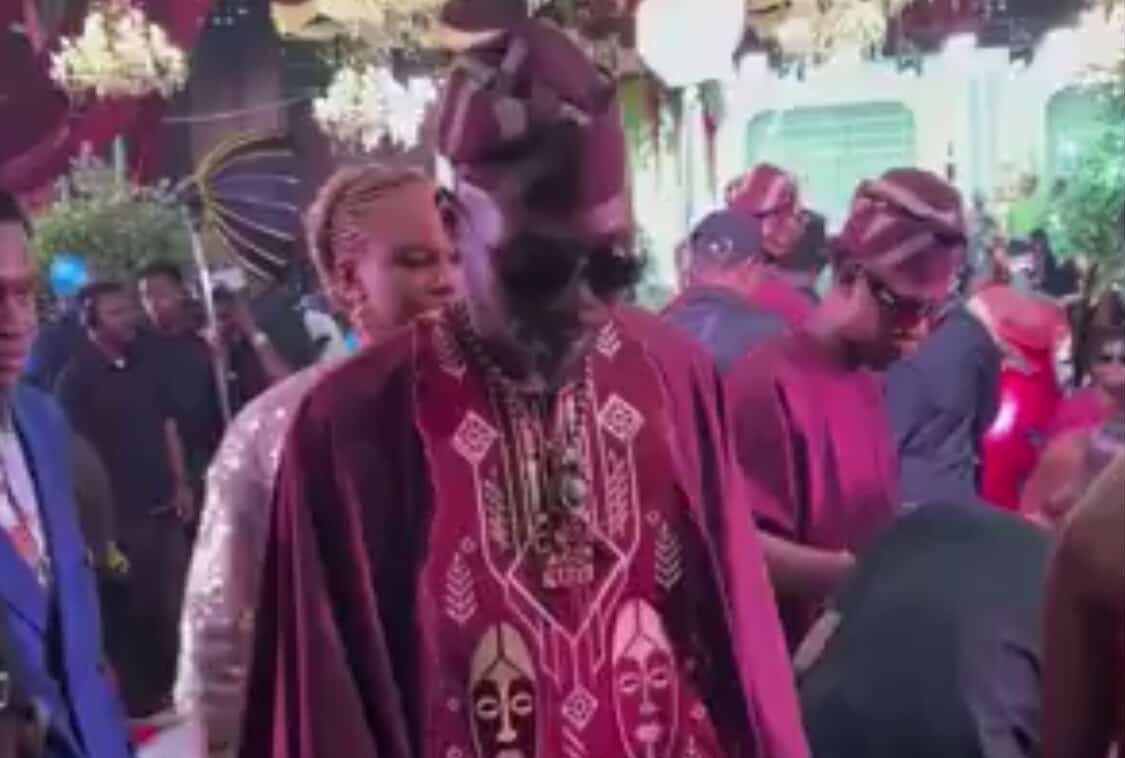 Seun Kuti leaving the event hall