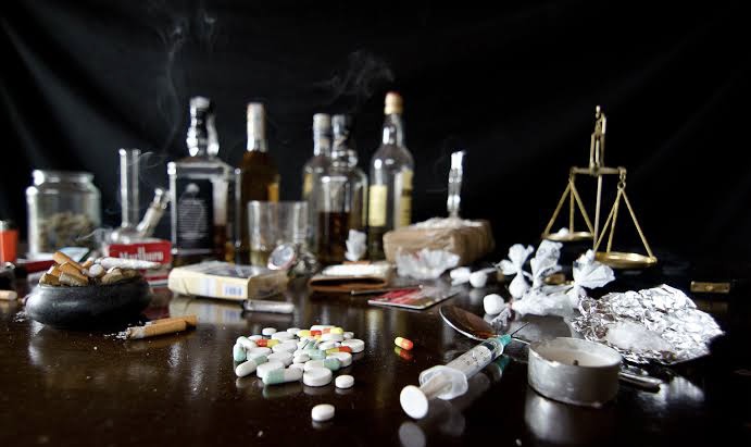 A photo of hard drugs and alcohol to illustrate the story