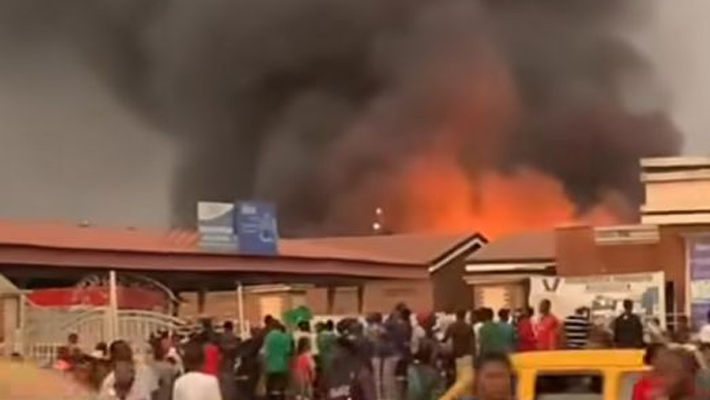 Fire guts Arena market