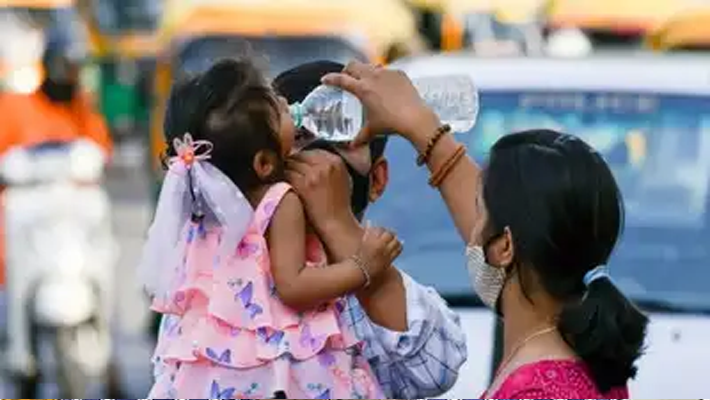 People seeking relief from heat