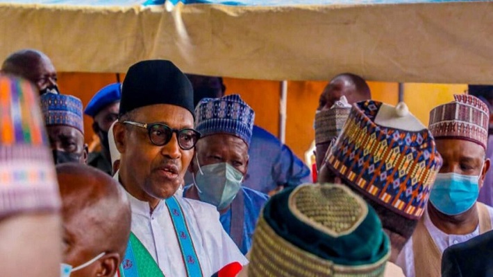 Buhari without facemask in Daura