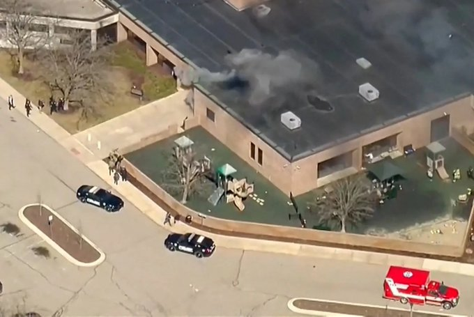 Attacker rams vehicle into Jewish temple in Michigan