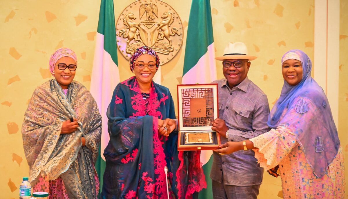 Remi Tinubu presents commendation certificate to Wike for transforming FCT ‎