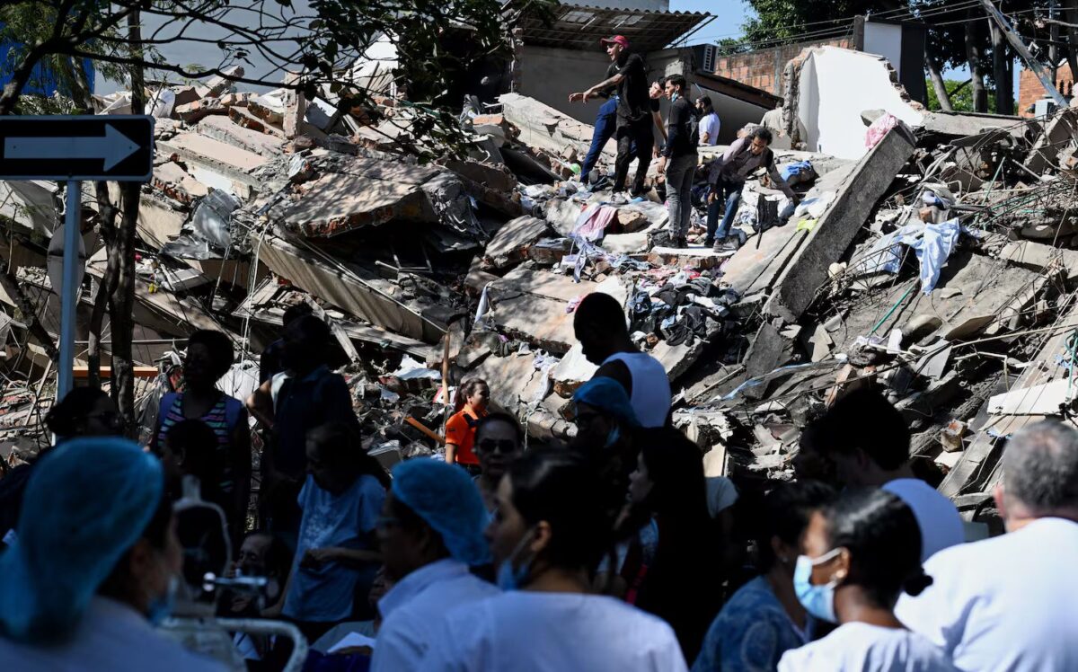 People being rescued after quake
