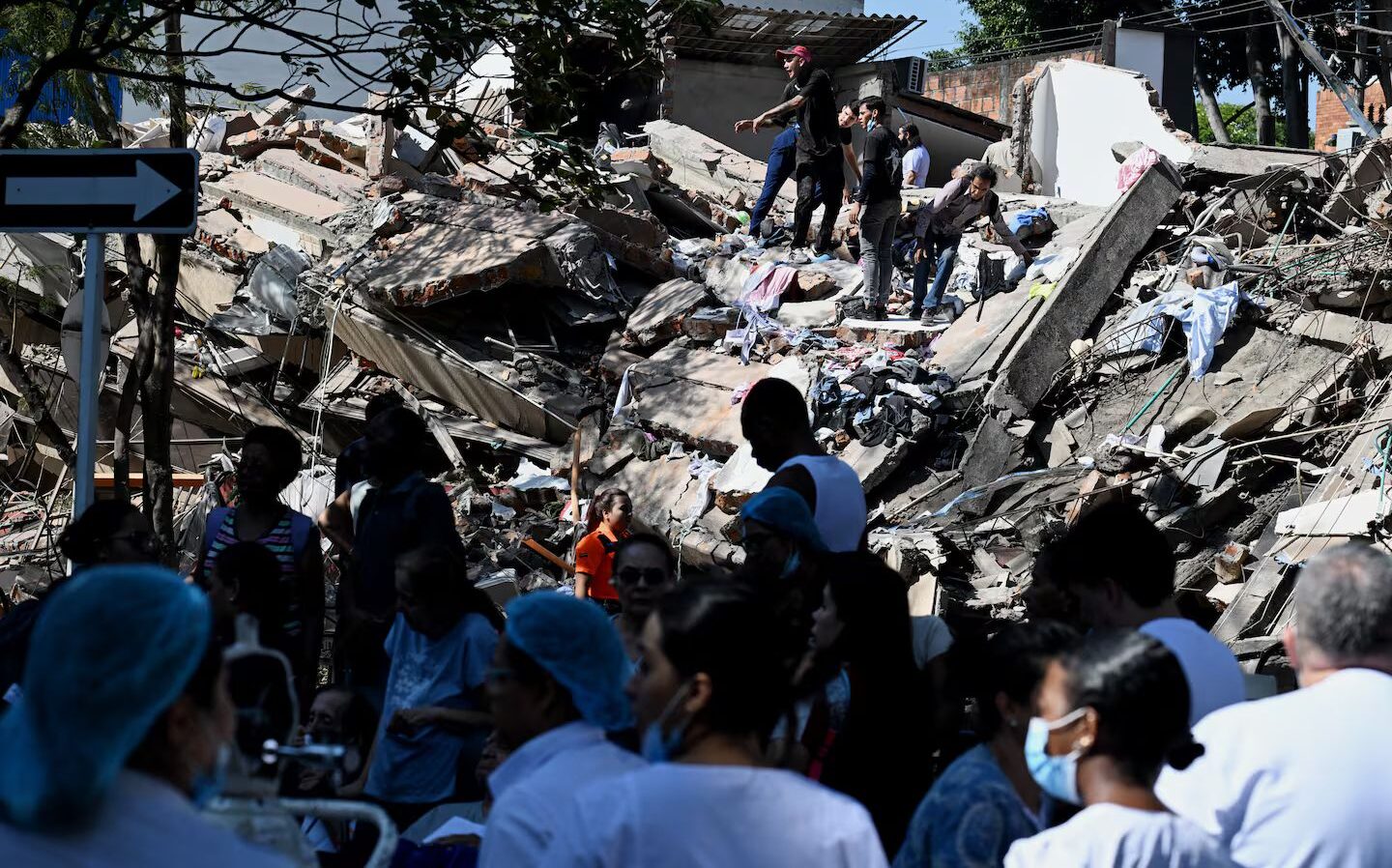People being rescued after quake