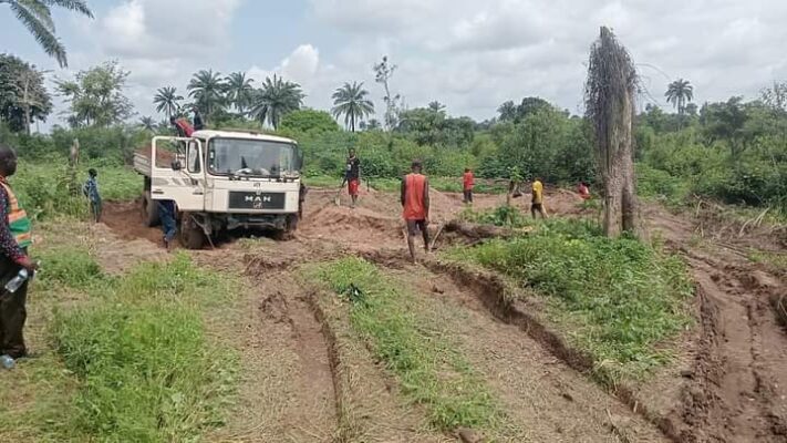 The monitoring team of SEPA busting the miners at the outskirts of Akure, the Ondo state capital.