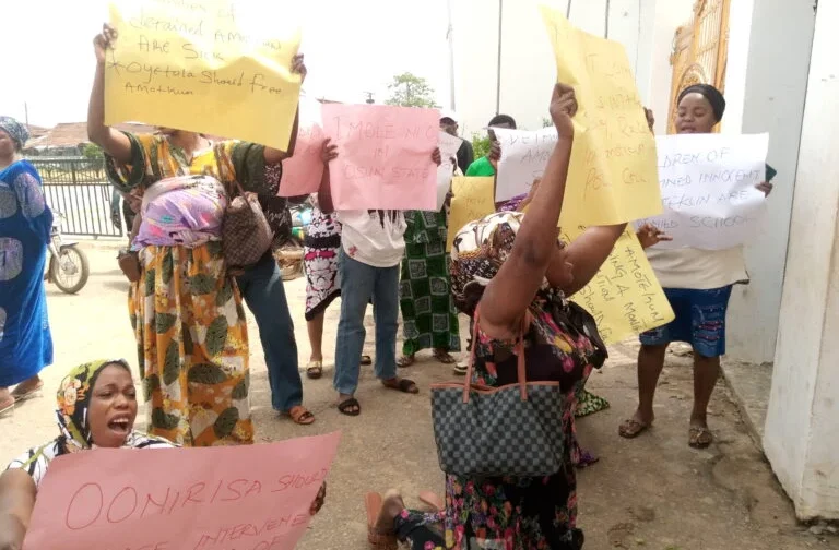 Wives of detained operatives of the Osun Security Network Agency