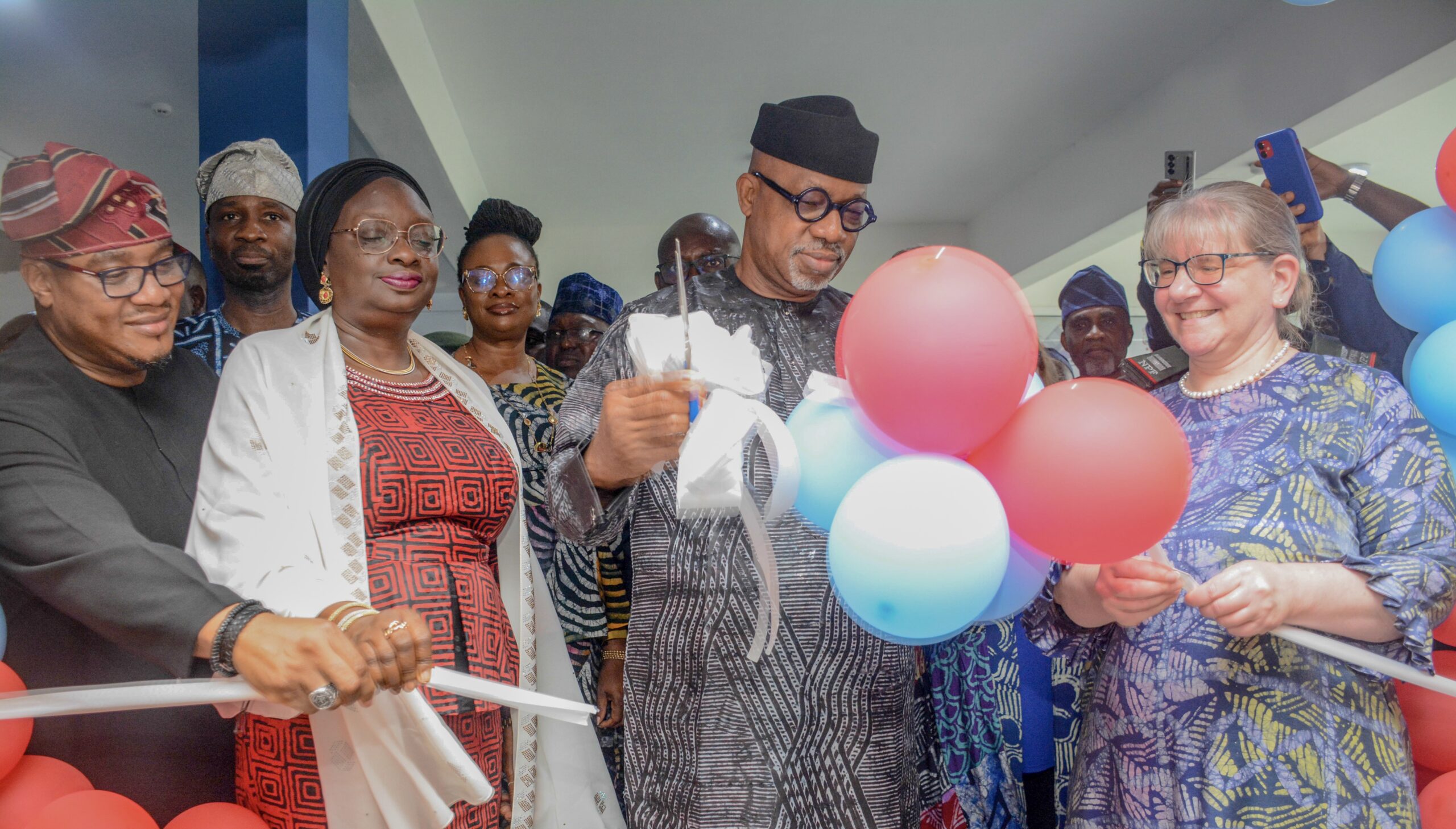 L-R: Co-Founder/Chief Executive Officer of GFA Technologies, Debo Omololu; Ogun State Deputy Governor Noimot Salako-Oyedele; Ogun State Governor Dapo Abiodun; with Acting U.S. Consul General JoEllen Gorg, during the official opening of the Ogun Tech Hub Window on America in Abeokuta on Thursday.