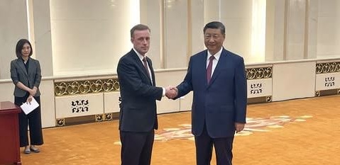 Jake Sullivan shaking hands with Xi Ji Ping