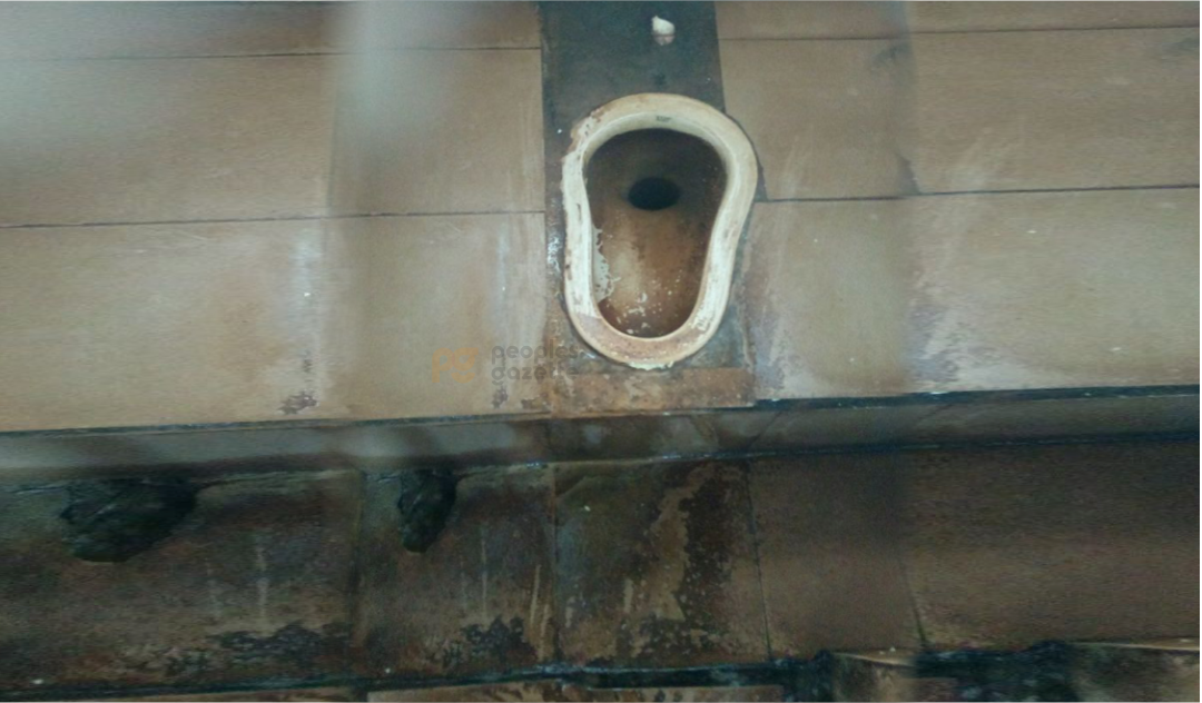 Photo of a dirty toilet used to illustrate the story