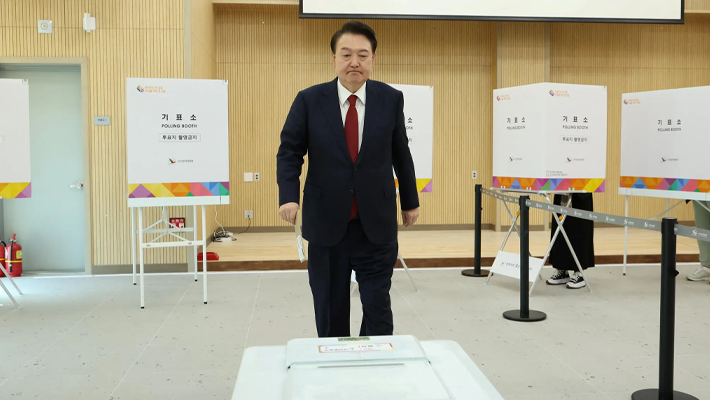President Yoon Suk Yeol at polling booth
