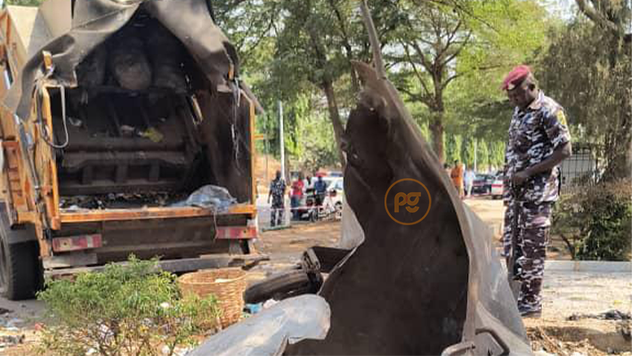 Refuse collection truck