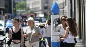 Britons battling heat