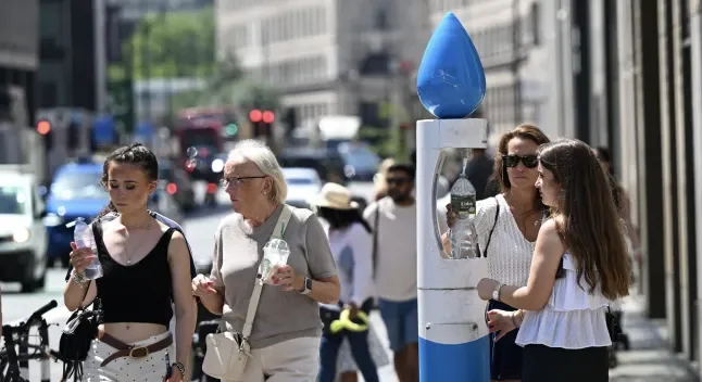 Britons battling heat
