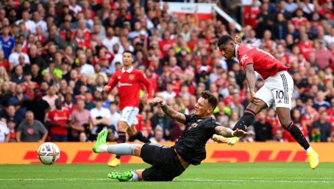 Marcus Rashford scores Arsenal