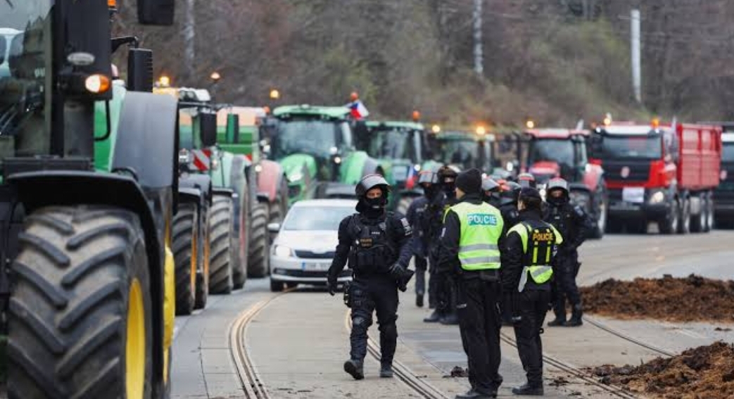 Farmers protest in Czech (Credit: Reuters)