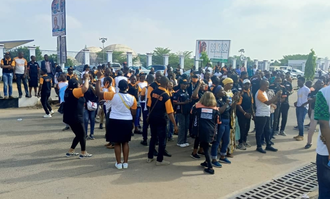 Photo of protesting ODIRS workers in Akure (Credit: Tosin Ajuwon/Peoples Gazette)