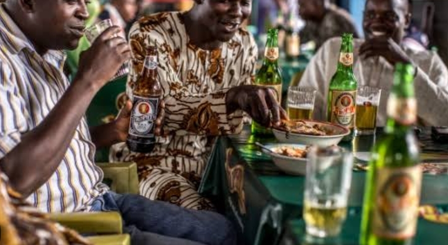 Photo of Nigerians drinking at a bar (Credit: X)