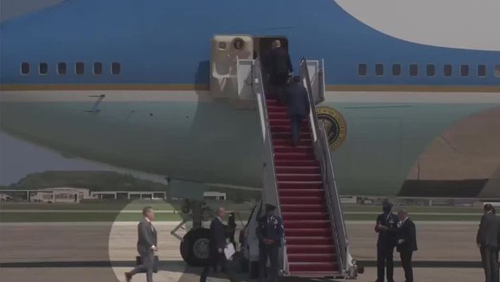 Waltz about to board Air Force One