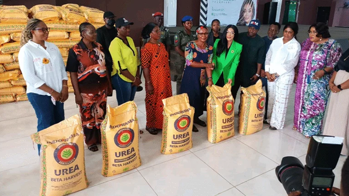 Governor Mbah’s wife distributes bags of fertilizers to farmers