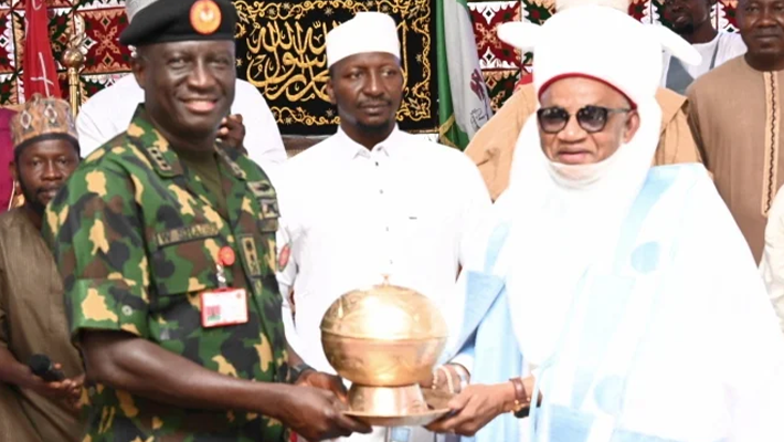 Army chief Waidi Shaibu ,Yahaya Abubakar, the Etsu Nupe and the chairman of the Niger State Council of Traditional Rulers,