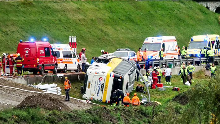 48 Dutch tourists crashes