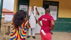 PU 089, Orile-Oshodi, Oshodi-Isolo LGA, a voter showing his ballot papers to agents