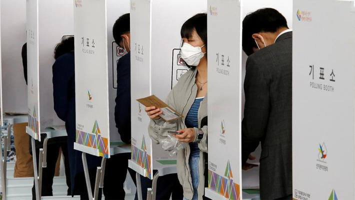 VOTING IN SOUTH KOREA