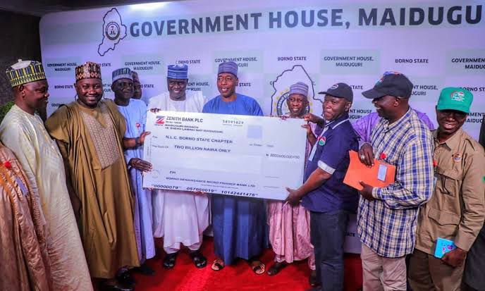 Zulum presenting N2 billion cheque to Borno NLC chairman