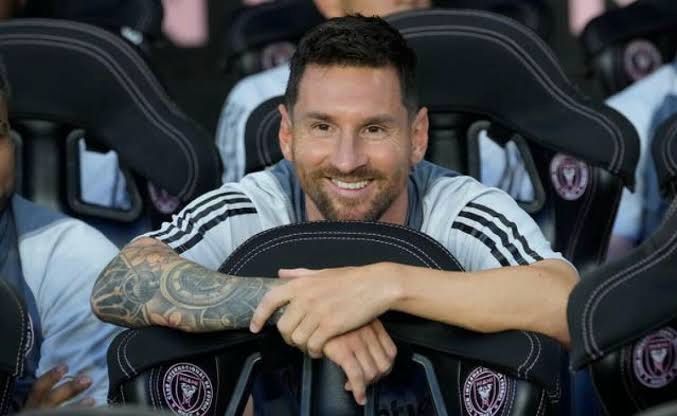 Messi sitting in dugout