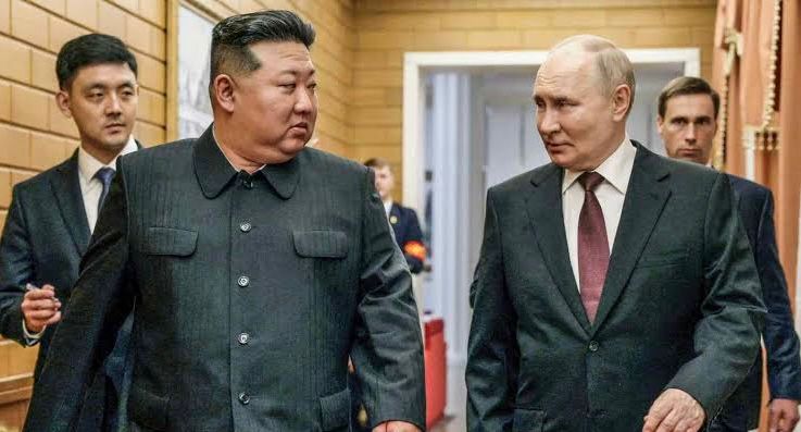 Putin speaking with Kim (Credit: Nissei asia)