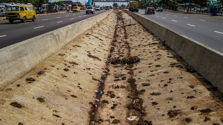 Open defecation along Lagos-Ibadan expressway