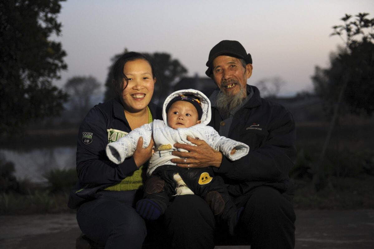 COUPLE WITH KID