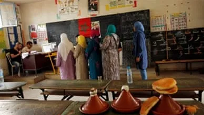 Moroccans at polling booth