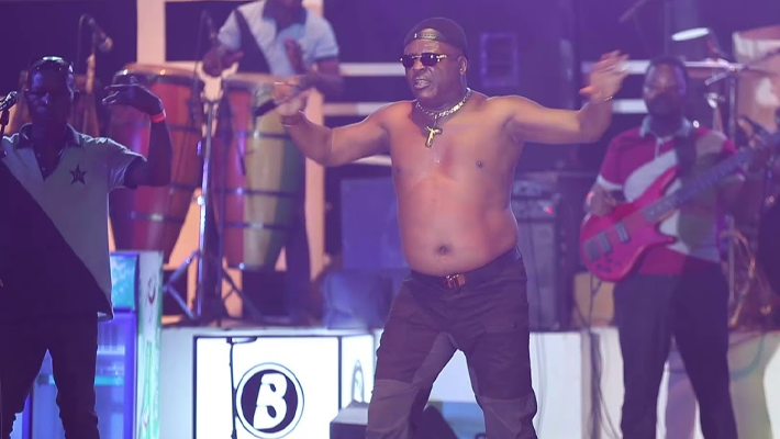 Shina Peters performing on stage