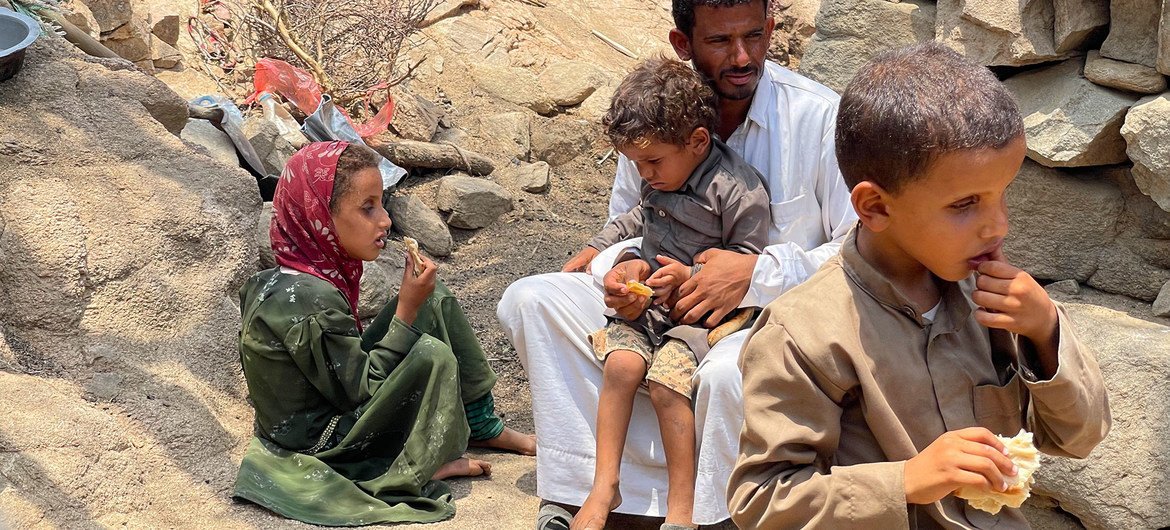 Hungry people in Yemen
