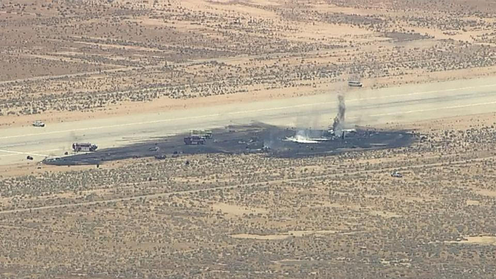 U.S. Air Force B-52 bomber crashes shortly after takeoff at Edwards Air Force Base U.S. Air Force B-52 bomber crashes shortly after takeoff at Edwards Air Force Base