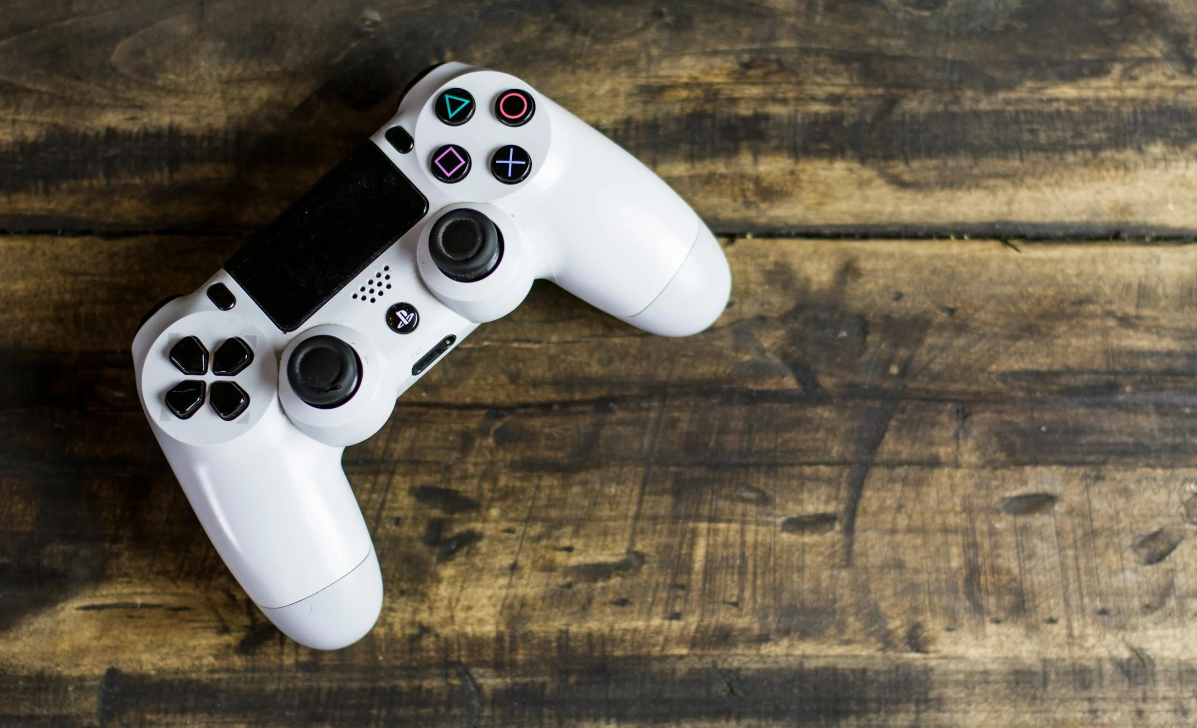 A game pad/console used to illustrate the story