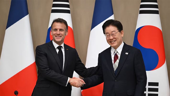Emmanuel Macron and Lee Jae Myung