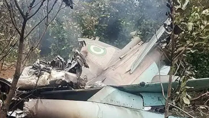 Nigerian Air Force plane crash used to illustrate the story.