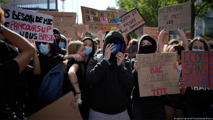 French students protesting